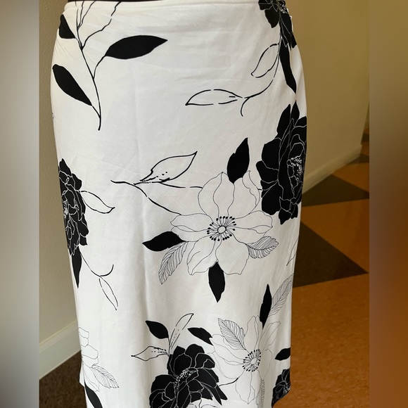 Kate Hill A-Lined Floral Skirt.Preowned - Picture 3 of 6